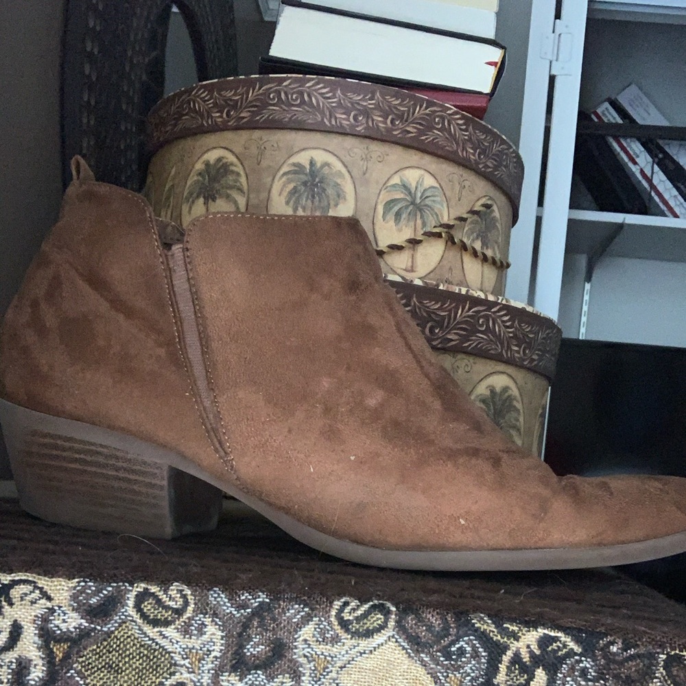 American Eagle boots